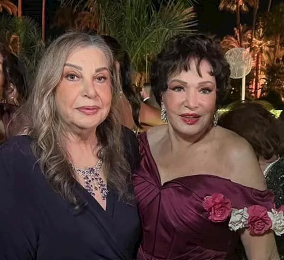 ظهور نادر لـ هالة الشلقاني زوجة الزعيم عادل إمام_5