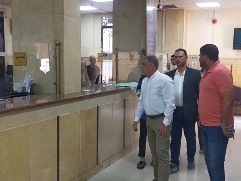 محافظ الإسماعيلية يستمع لشكاوى المواطنين