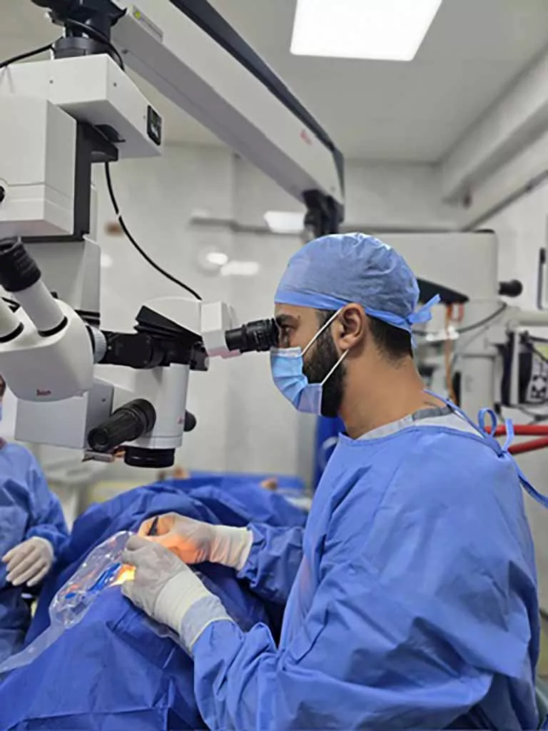  الطبيب المصري د. مصطفي عزب (1)