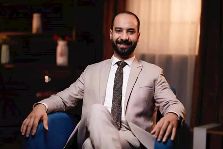  الطبيب المصري د. مصطفي عزب (2)