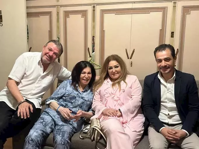 وفد النقابة والممثلين في زيارة نجوى فؤاد_7