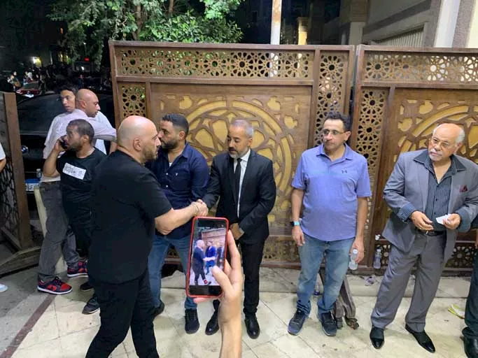 توافد نجوم الفن على عزاء تيمور تيمور (2)_6