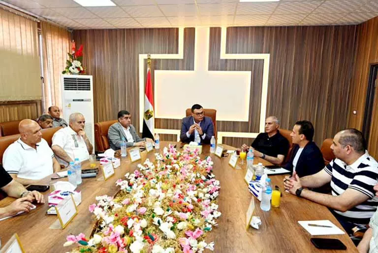 وزير الإسكان يستعرض مشروعات برج العرب الجديدة وموقف التنفيذ