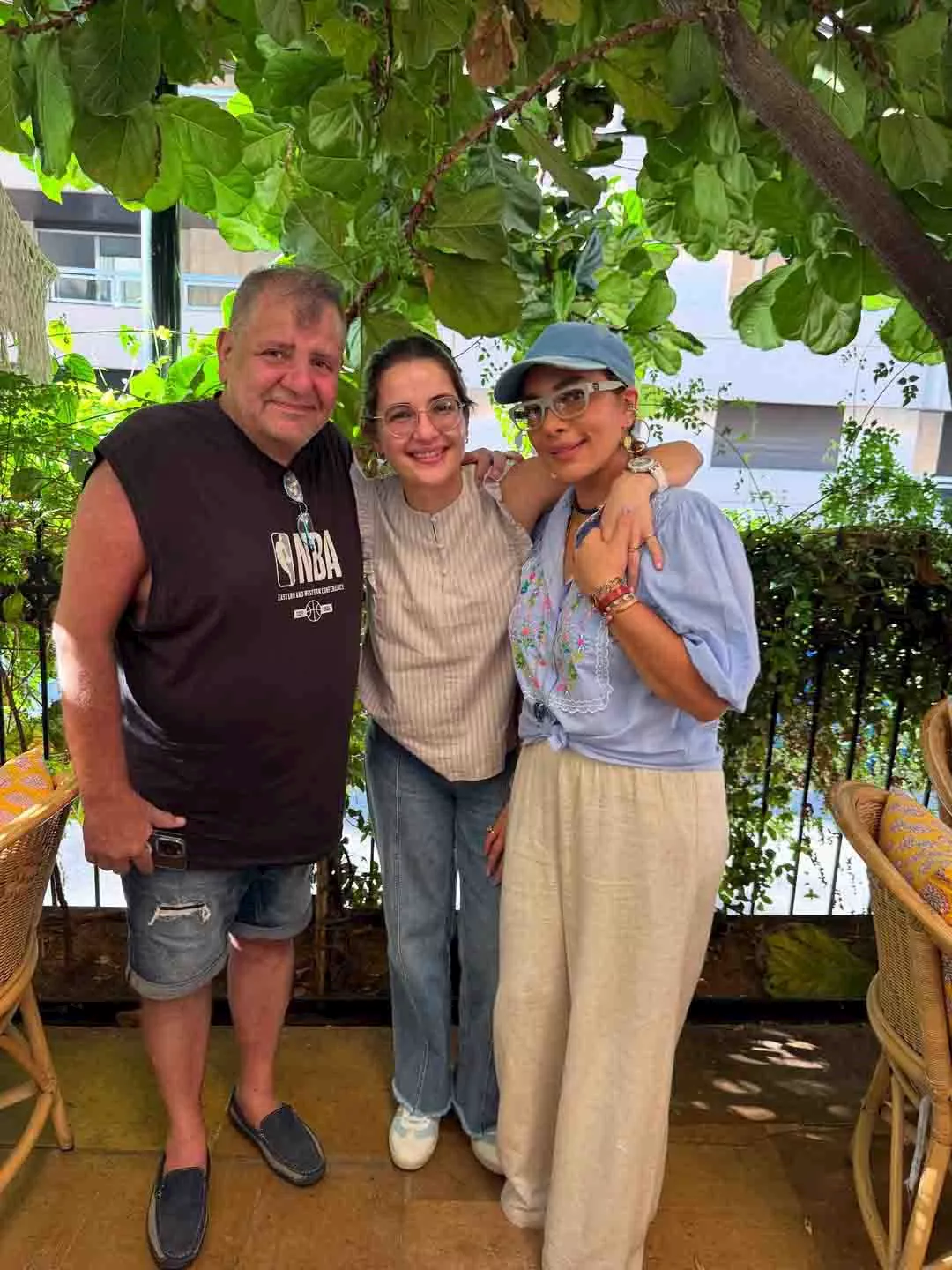 شام الذهبي ووالدها ايمن الذهبي وطليقته الفنانة اصالة نصري