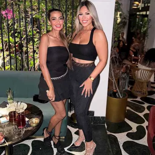 داليا مصطفى وصديقاتها