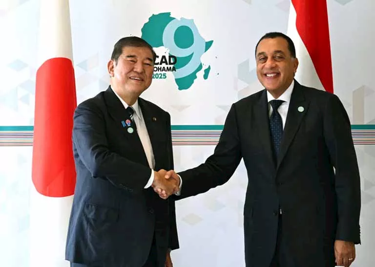 مدبولي يدعو رئيس وزراء اليابان لإقامة منطقة صناعية بقناة السويس