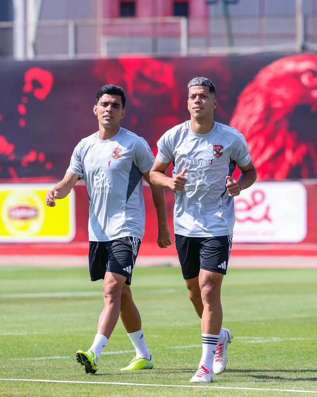 إمام عاشور بنيولوك في مران الأهلي