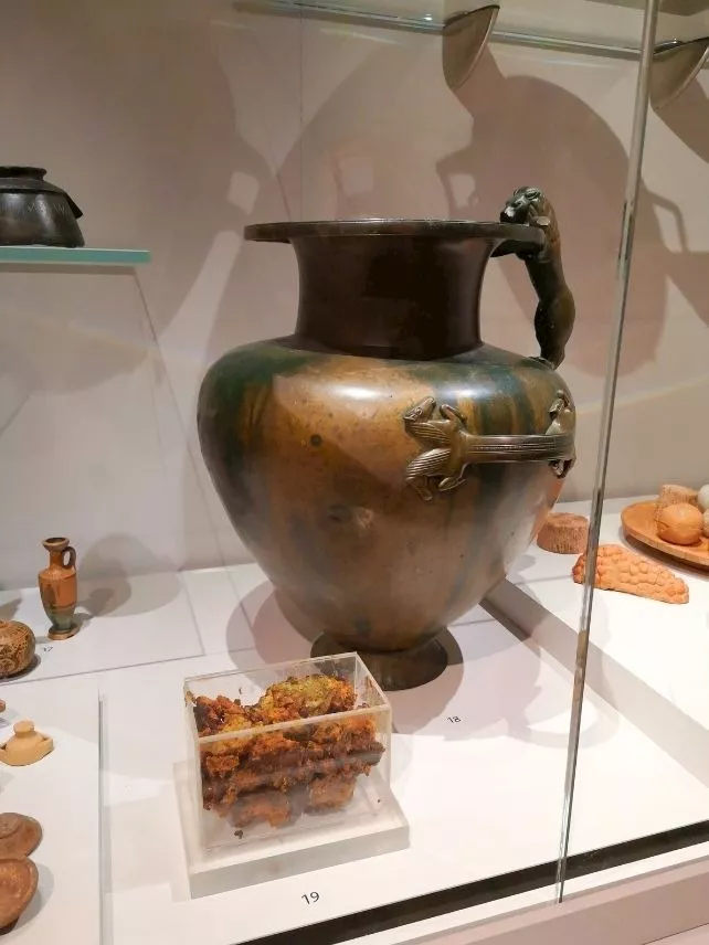 اكتشاف عسل عمره 2500 عام