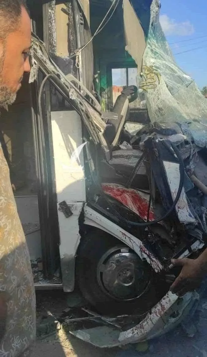 تصادم جرار وميكروباص (1)