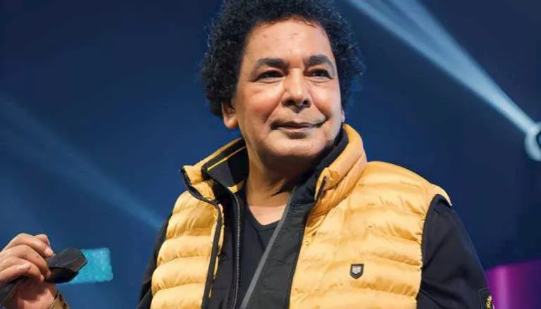 نقل محمد منير إلى المستشفى وتأجيل حفله بمهرجان العلمين