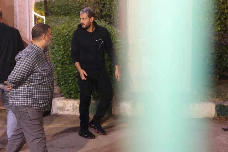 رامز جلال وأشرف زكي.. توافد نجوم الفن على عزاء سيد صادق في مسجد الشرطة_7