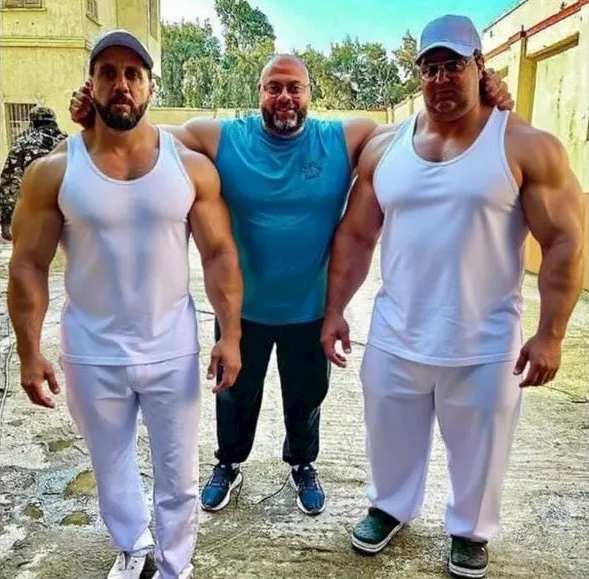 معتز التوني مع شيكو وهشام ماجد في كواليس اللعبة 5_9