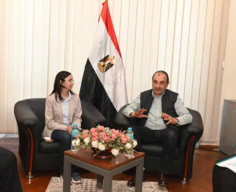 وزير قطاع الأعمال يزور شركة مصر للغزل والنسيج لمتابعة التطوير الشامل لها (2)