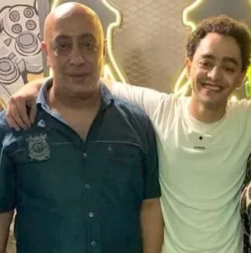 سيد أسامة يعلن عن وفاة والده