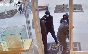 صورة 3 سطو مسلح