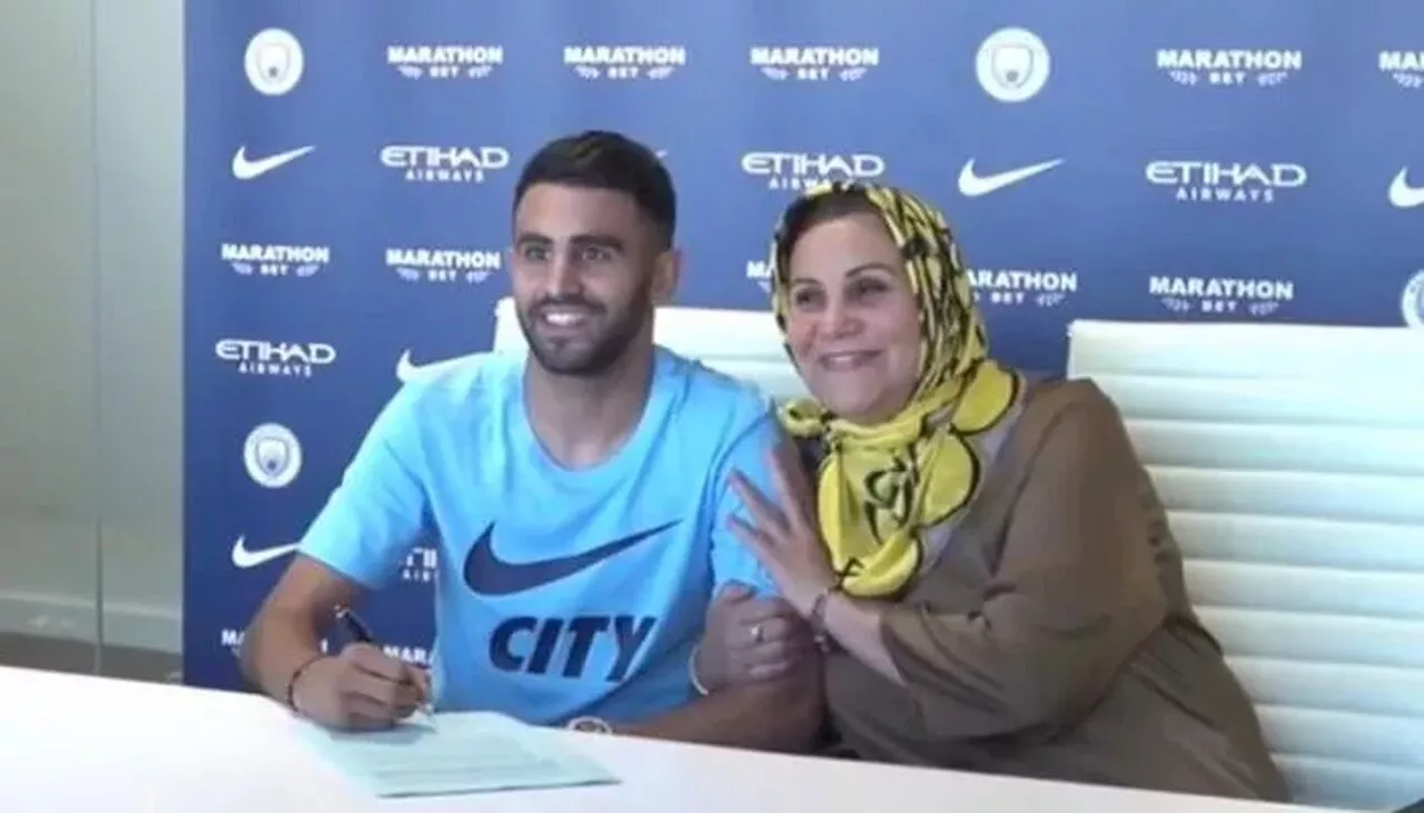 من عاملة نظافة إلى مدرجات الكان.. قصة كفاح والدة رياض محرز