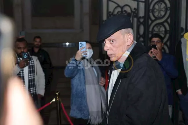 شقيق عادل إمام يقدم واجب العزاء في والدة هاني رمزي