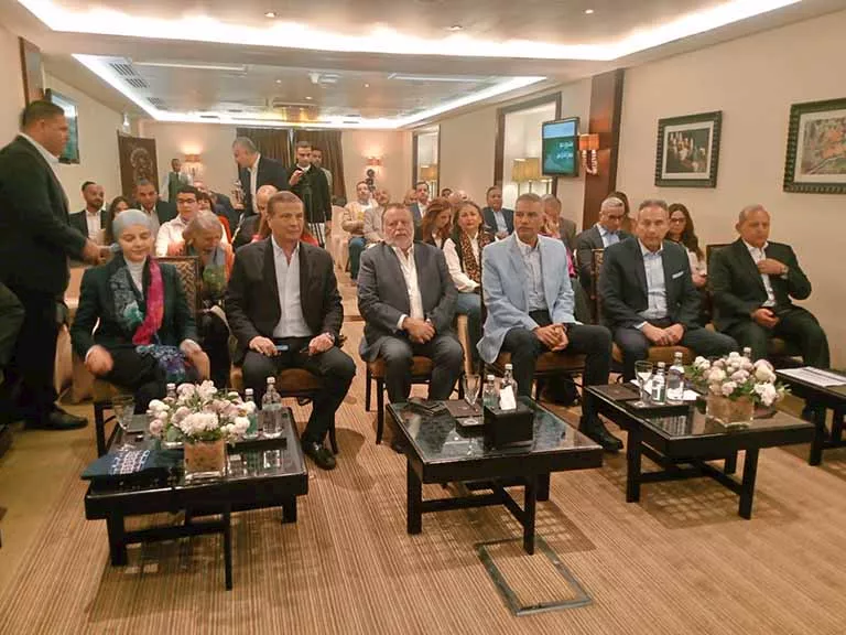 محافظ البنك المركزى ووزير الزراعة فى أسوان