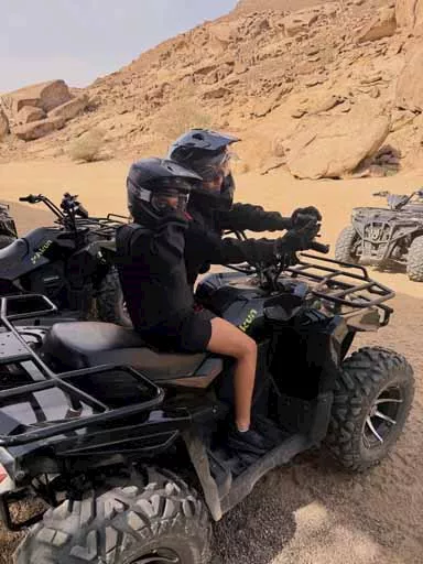 بسمة بوسيل وابنها آدم في أحدث ظهور من رحلة سفاري بالبيتش باجي.. صور