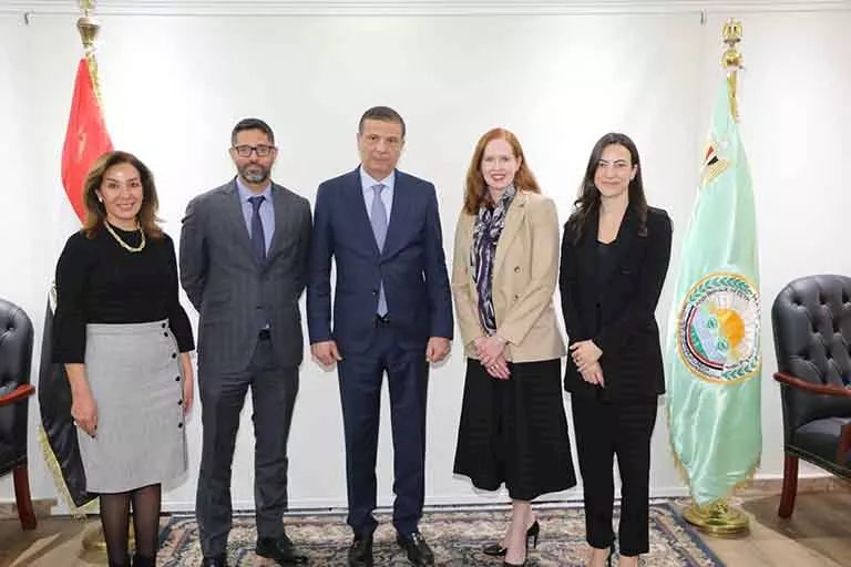 وزير الزراعة يبحث مع ممثلي 