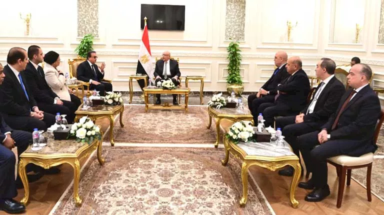 رئيس النواب يستقبل وزير الصحة