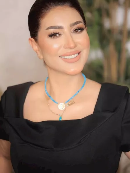 الفنانة وفاء عامر