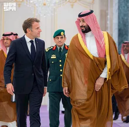 محمد بن سلمان يستقبل ماكرون في الرياض (2)