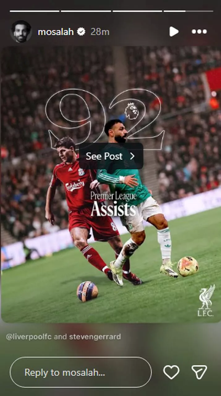 محمد صلاح يحتفل بمعادلة رقم جيرارد