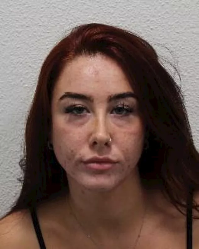 محكمة بريطانية تحكم بالسجن على ضابطة مراقبة بعد علاقة مع قاتل (صور) 2 3_3_11zon