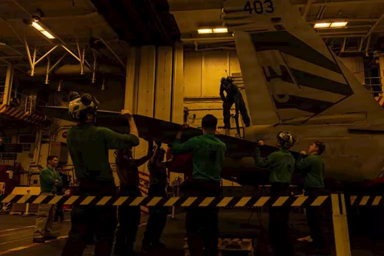 بعد وصول المدمرة "ماهان".. إعلام عبري يكشف تفاصيل هجوم أمريكي وشيك على إيران 2 1 (3)