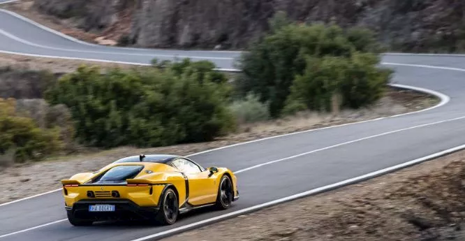 فيراري تعيد إحياء أسطورة Testarossa بقوة 1050 حصان وسعر يبدأ من 450 أل |  مصراوى