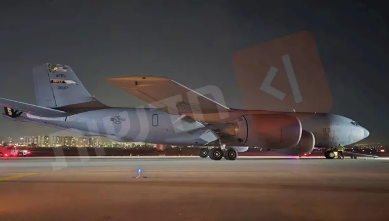 صورة 1 طائرة التزود بالوقود الأمريكية