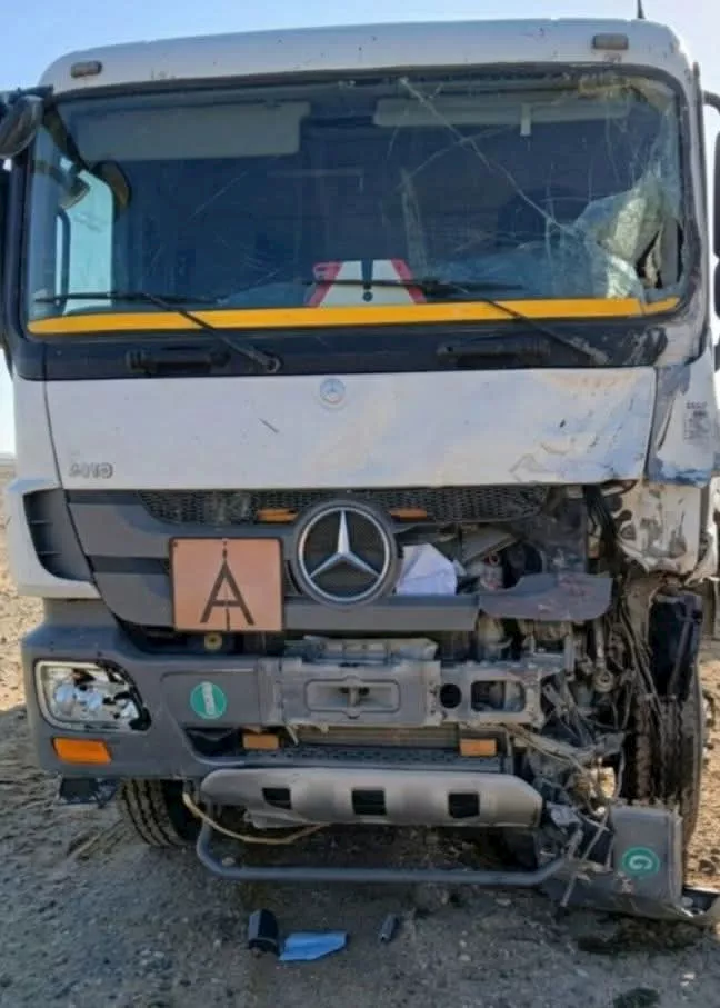 تهسم مقدمة السيارة النقل بسبب الحادث