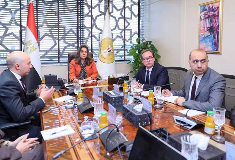 وزيرة التنمية المحلية تبحث تعزيز الشراكة مع لوريال مصر