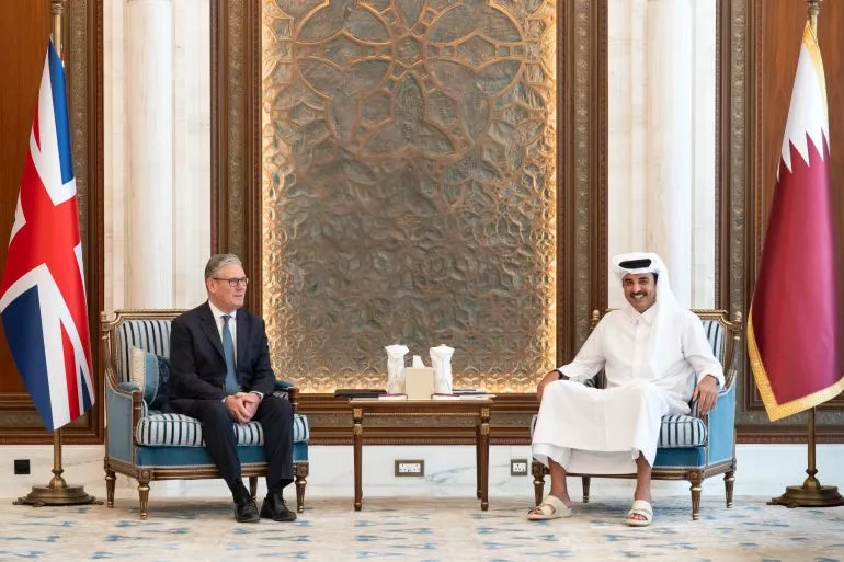 كواليس لقاء أمير قطر مع رئيس وزراء بريطانيا في الدوحة