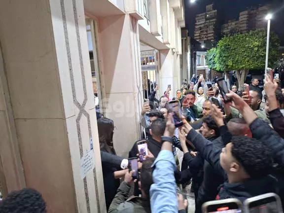 يارا السكري في عزاء والد السيناريست محمود حمدان (2)