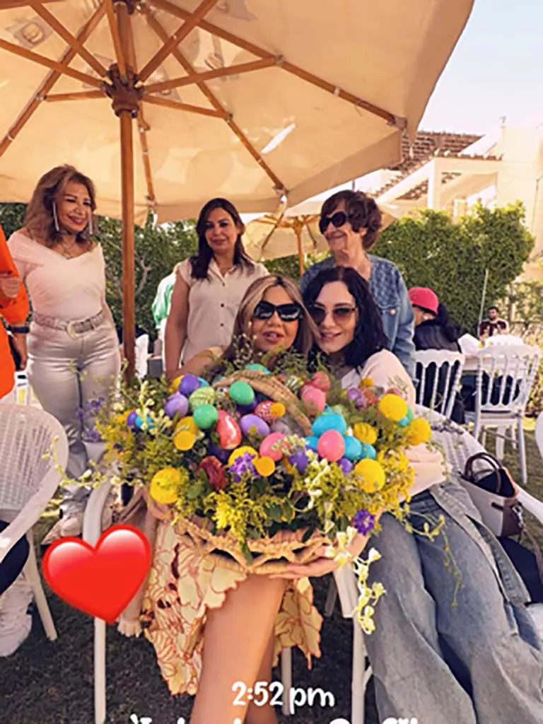 بوسي شلبي تحتفل مع النجوم بعيد شم النسيم (1)