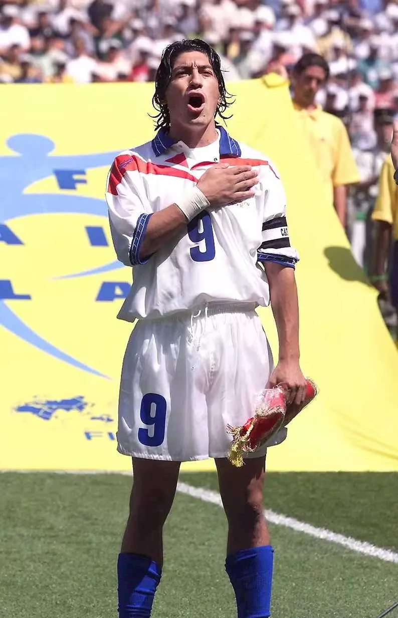 إيفان زامورانو لاعب تشيلي قبل مباراة الكاميرون في فرنسا 1998_2_2
