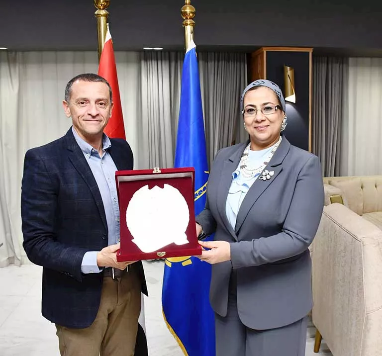 رئيسة القومي للمرأة تلتقي محافظ أسوان 