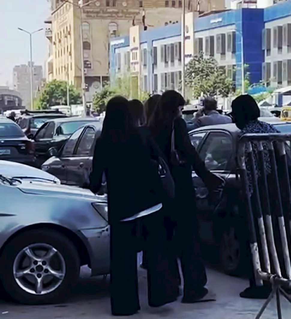 وصول أسرة نجل ميدو لمحكمة الطفل