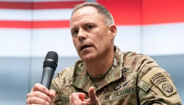 الفريق كريستوفر لانييف الذي شغل منصب المساعد العسكري الشخصي لهيجسيث