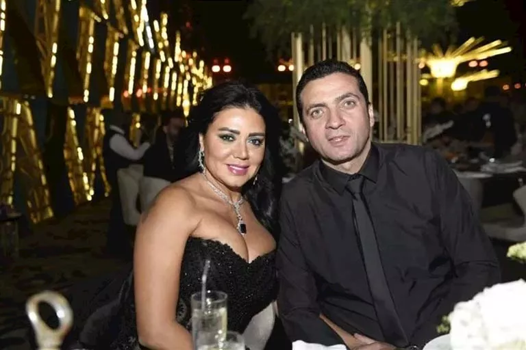 إيه اللي انتي لابساه دا؟.. الجمهور يهاجم رانيا يوسف بسبب فستانها..صور_3