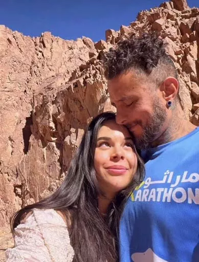 أول صورة رومانسية.. أحمد الفيشاوي مع كاميلا فيونا بعد إعلان ارتباطهما