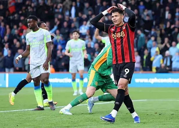 إيفانيلسون لاعب بورنموث يهدر فرصة قوية ضد السيتي
