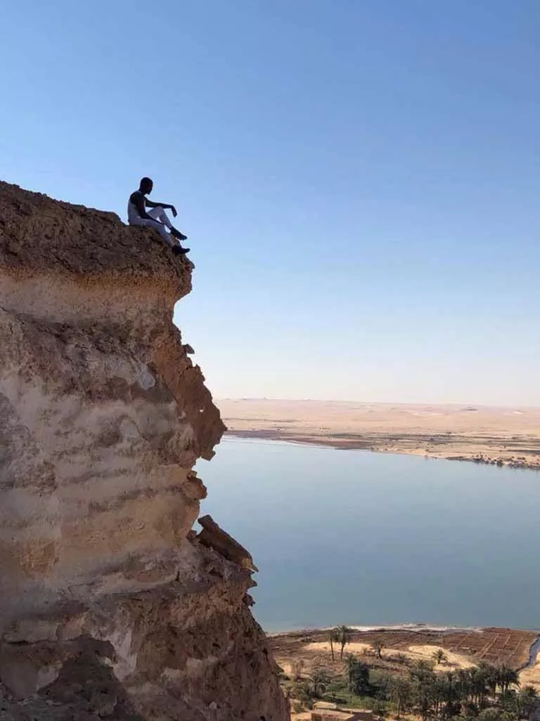 أشر خلال جولته في واحة سيوة