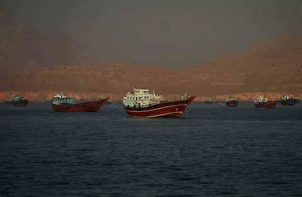 مضيق هرمز، كما شوهد من مسندم، عمان، 14 يونيو 2026. (رويترز)