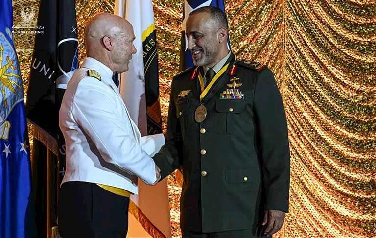 قيادة العمليات الخاصة الأمريكية تكرّم اللواء الركن مسلم الراشدي الإماراتي
