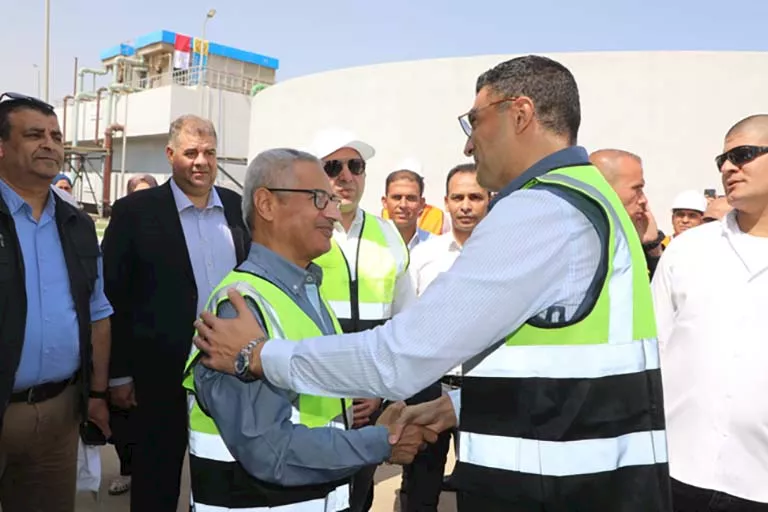 وزير الصناعة ومحافظ بني سويف يتفقدان محطة الصرف الصناعي