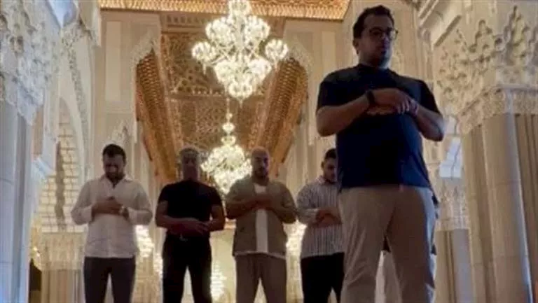 تركي آل الشيخ ينشر شهادة رسمية لاعتناق منتج بريطاني الإسلام_2