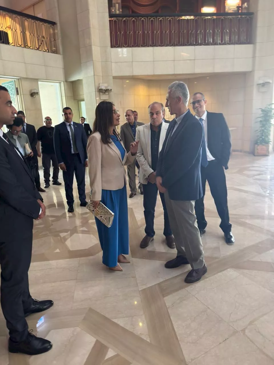 وزيرة الثقافة تتحدث مع رئيس الأوبرا